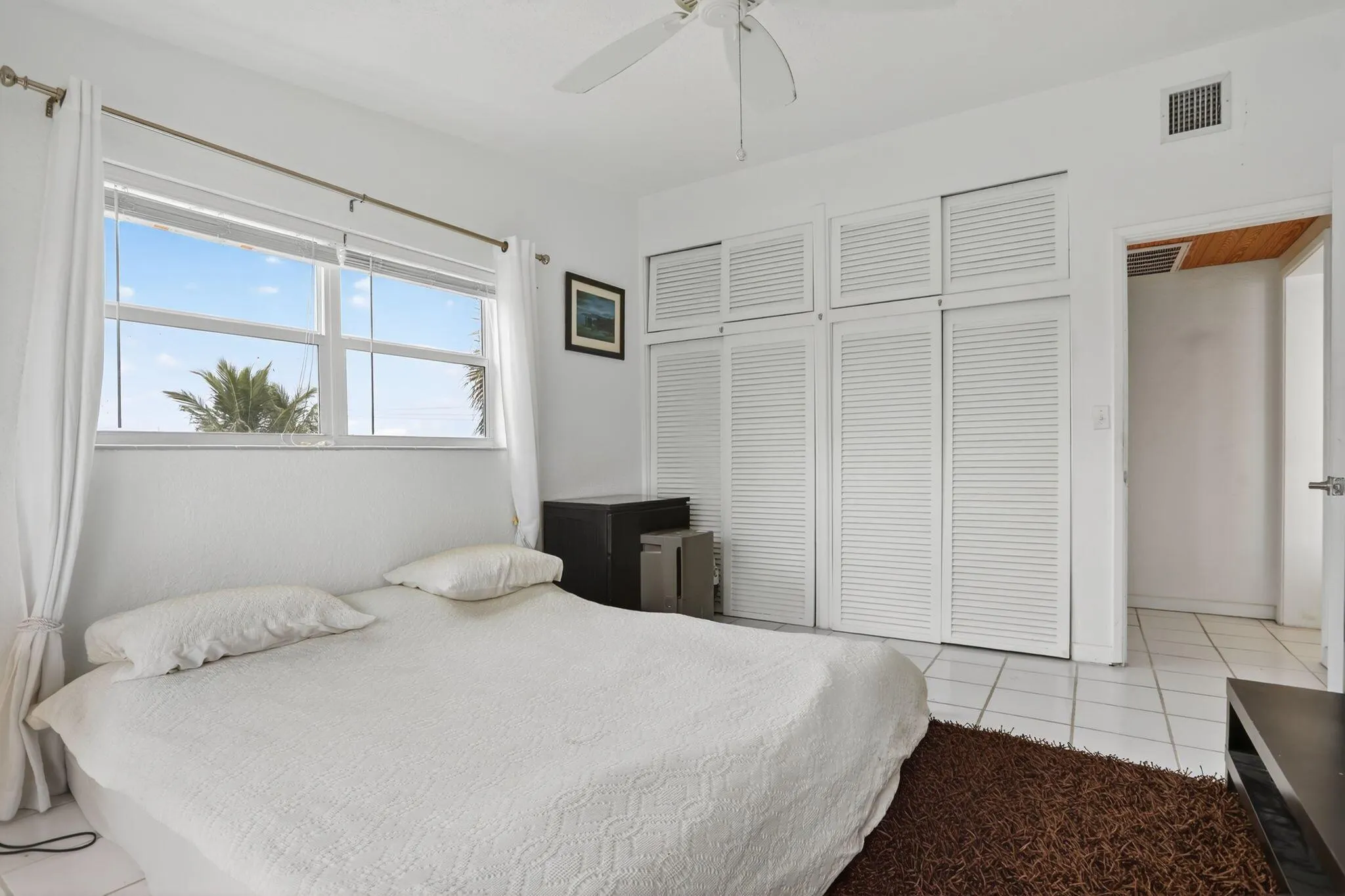 1043 Hillsboro Mile, #22c