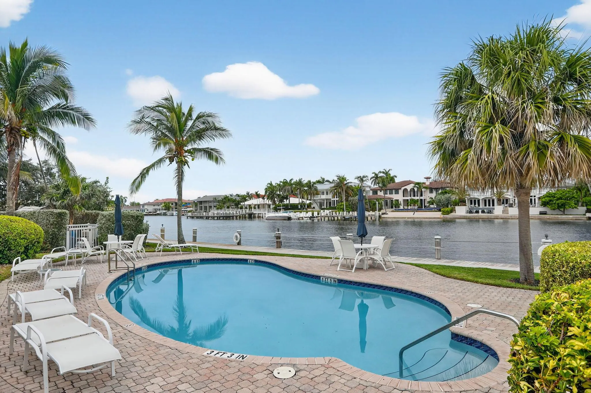 1043 Hillsboro Mile, #22c