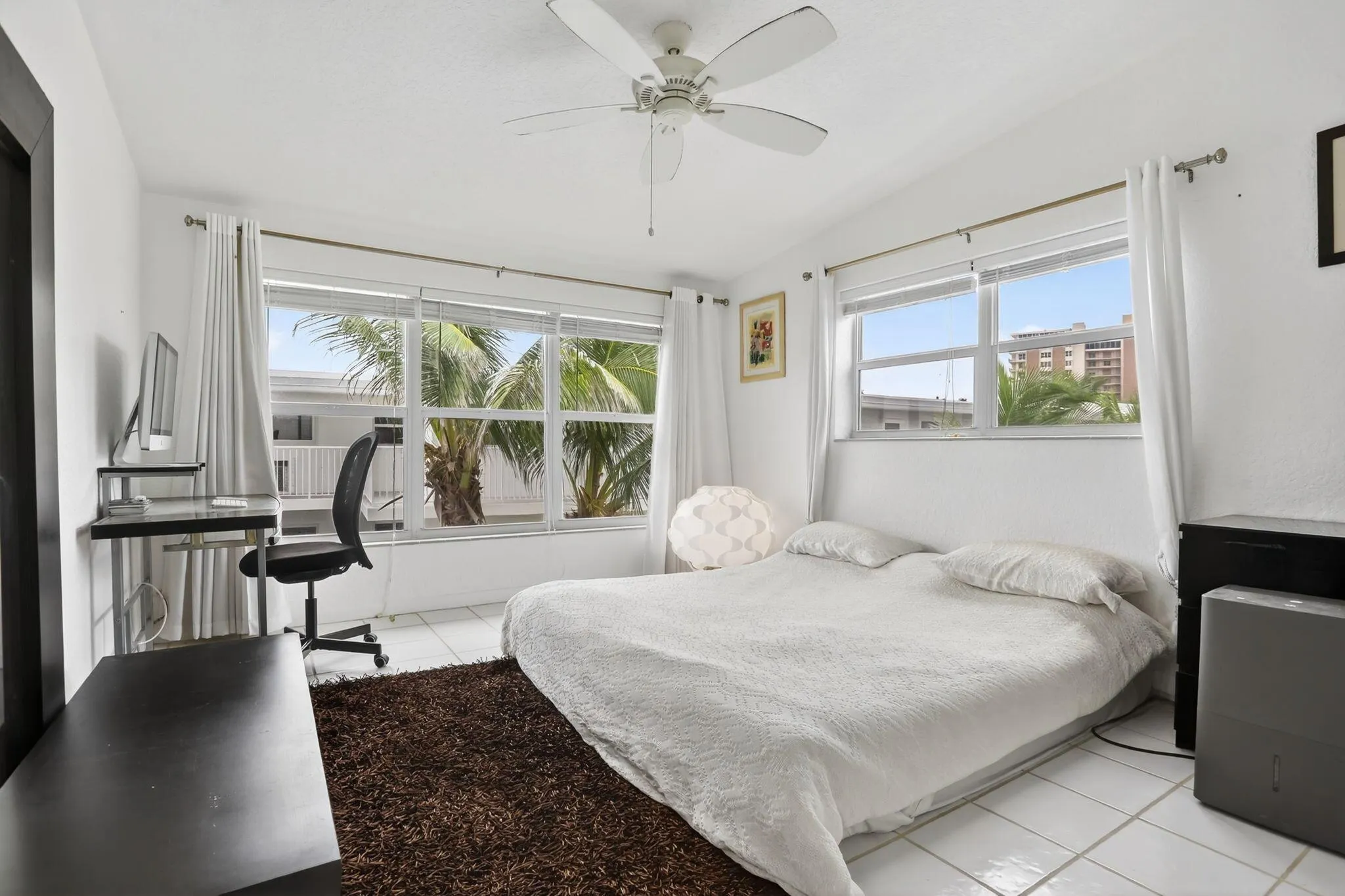 1043 Hillsboro Mile, #22c
