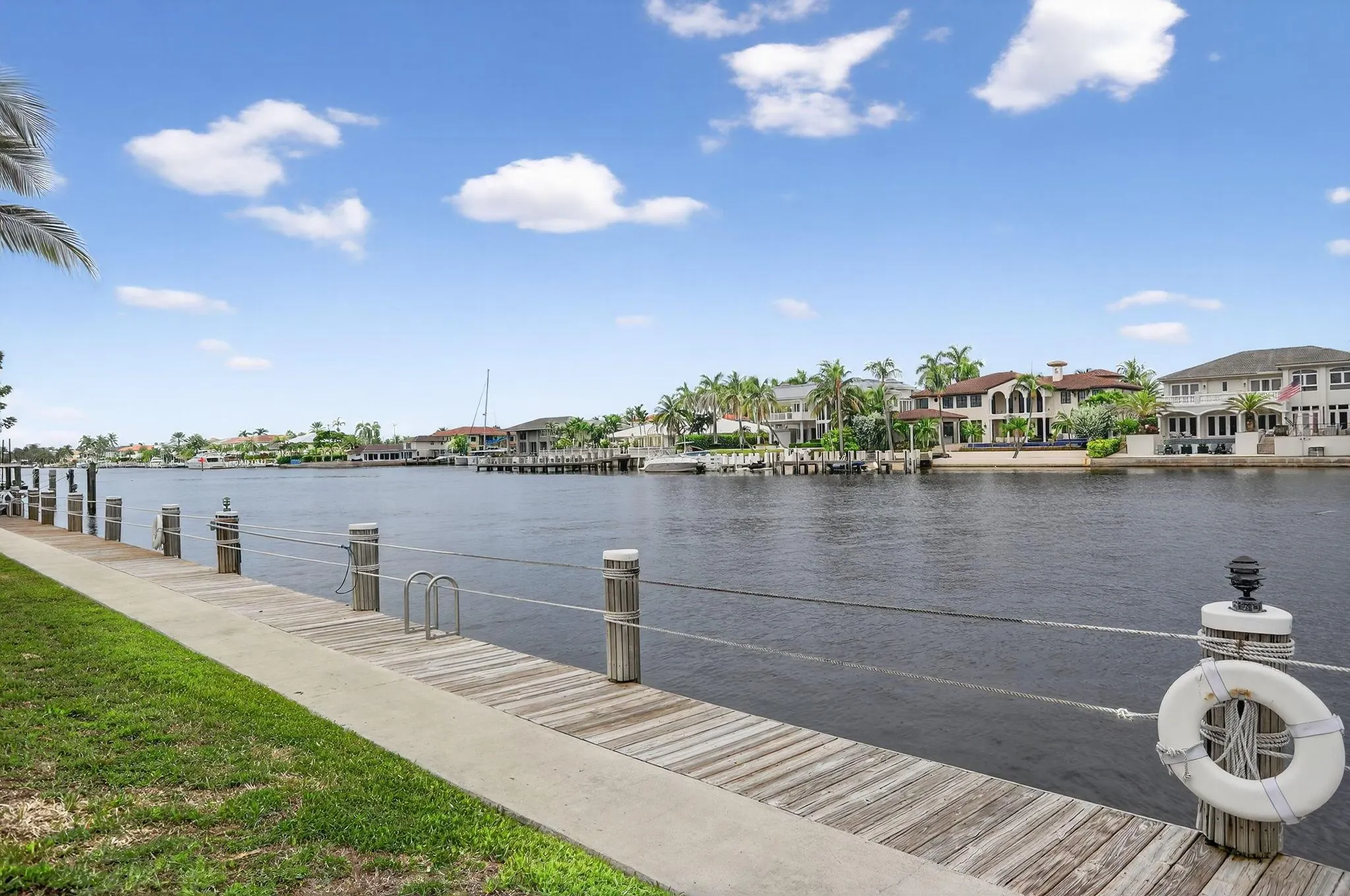 1043 Hillsboro Mile, #22c