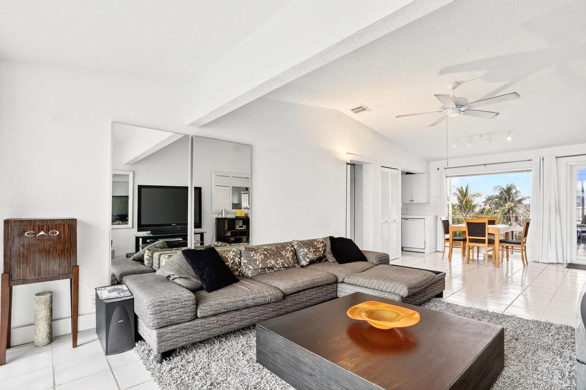1043 Hillsboro Mile, #22c