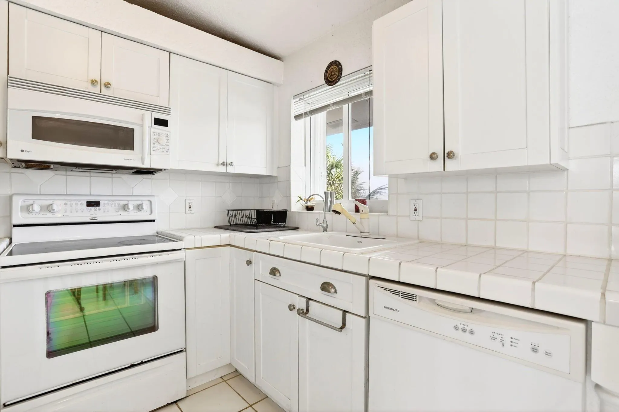 1043 Hillsboro Mile, #22c
