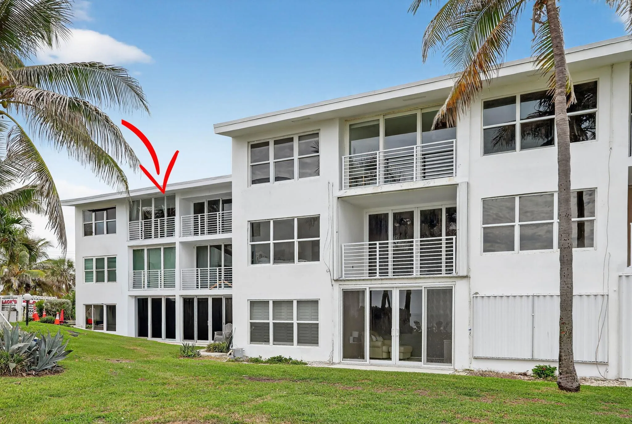 1043 Hillsboro Mile, #22c