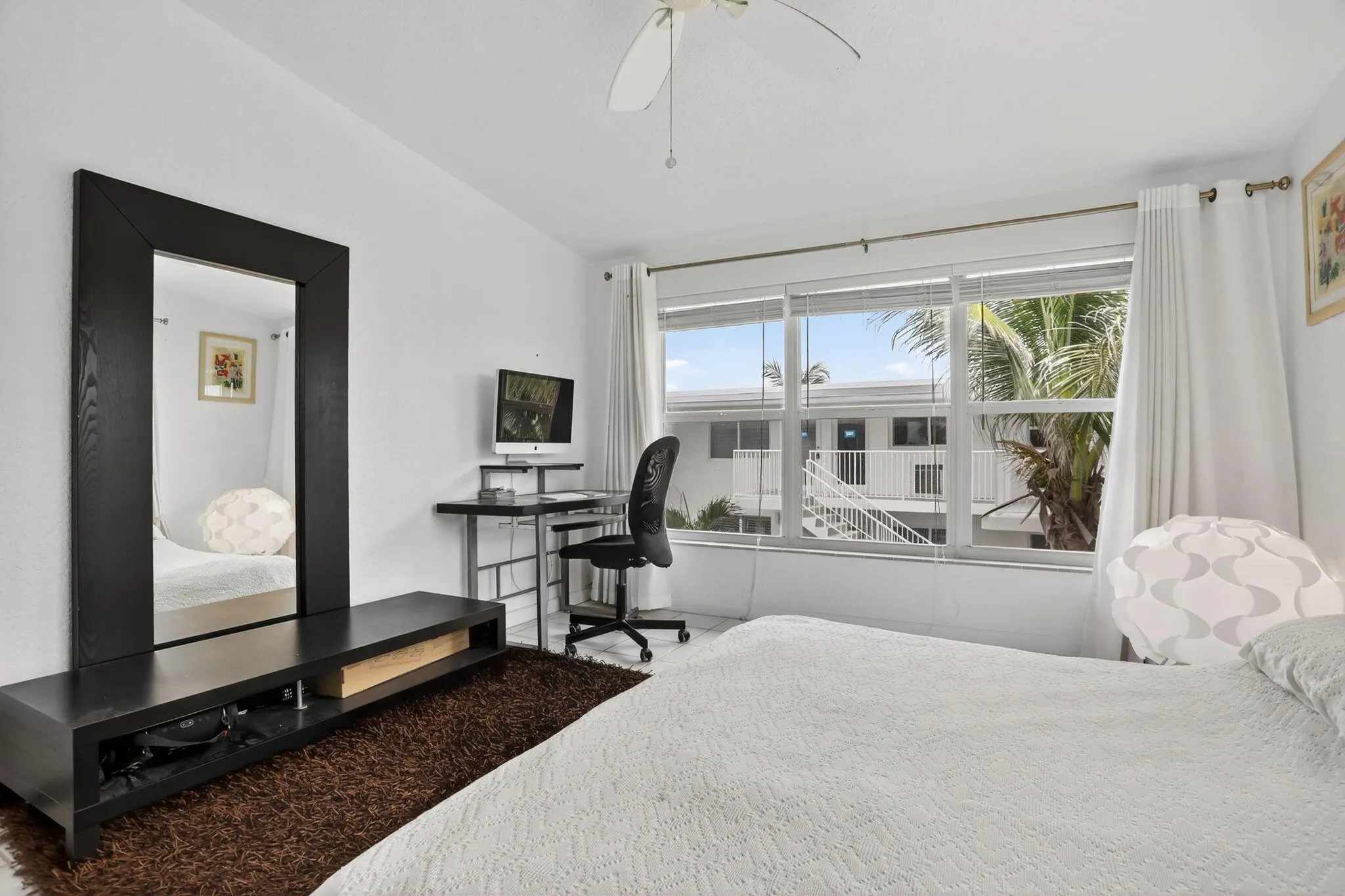 1043 Hillsboro Mile, #22c