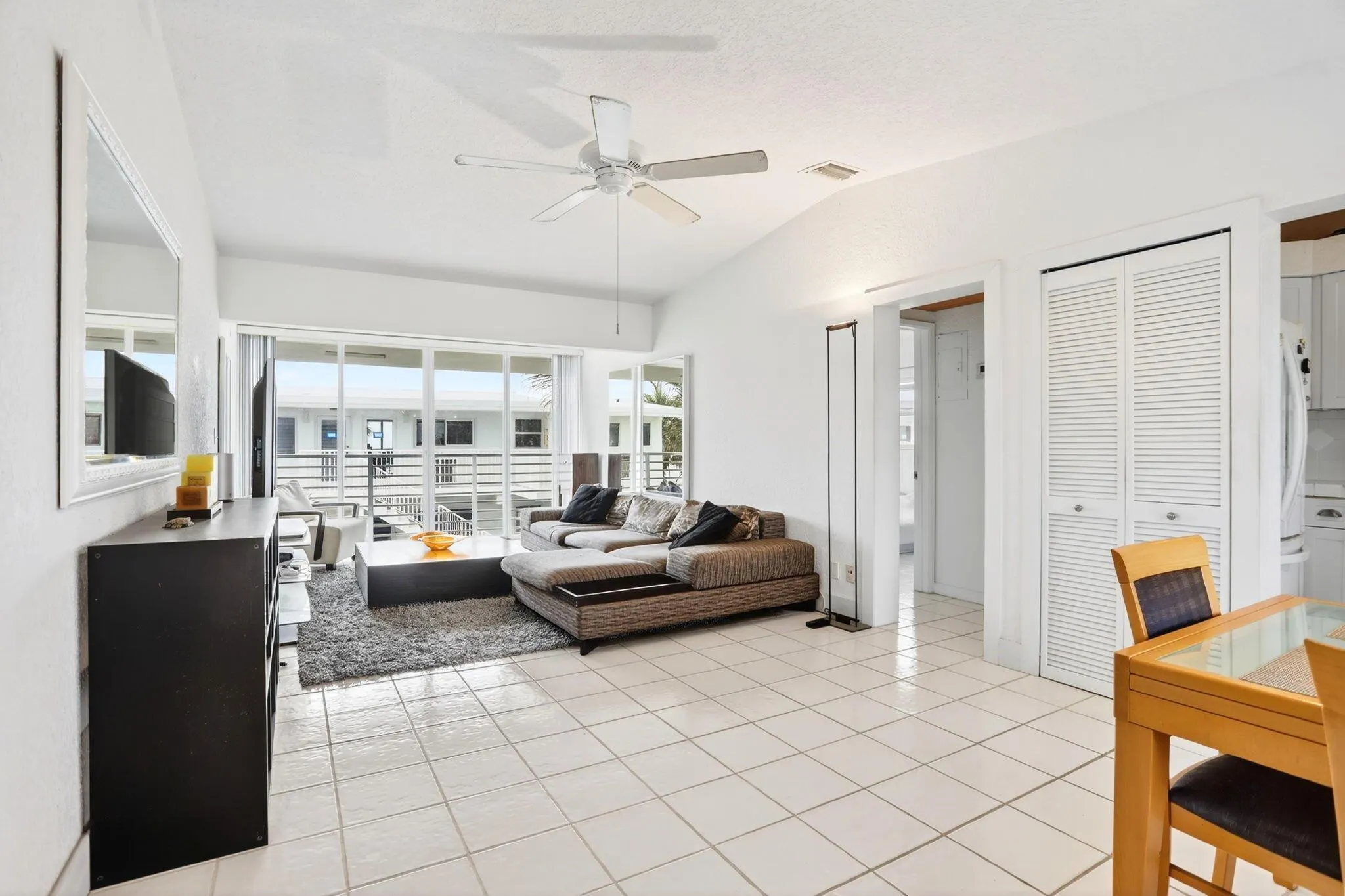 1043 Hillsboro Mile, #22c