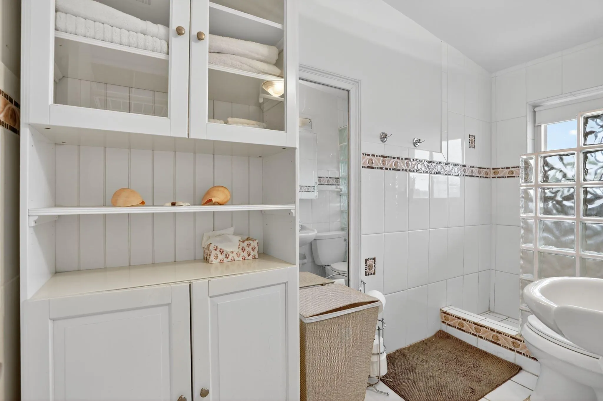 1043 Hillsboro Mile, #22c