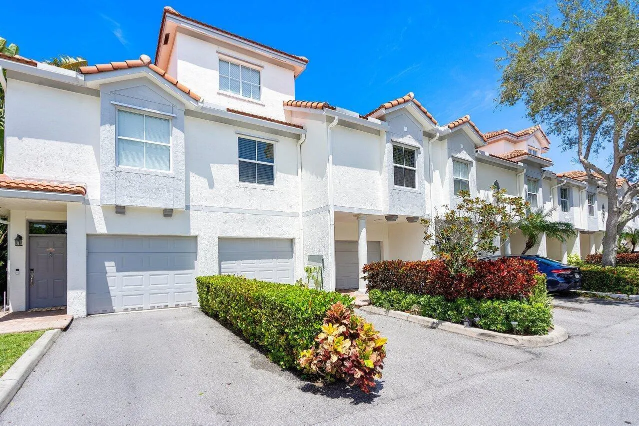 2054 Alta Meadows Lane, #2402