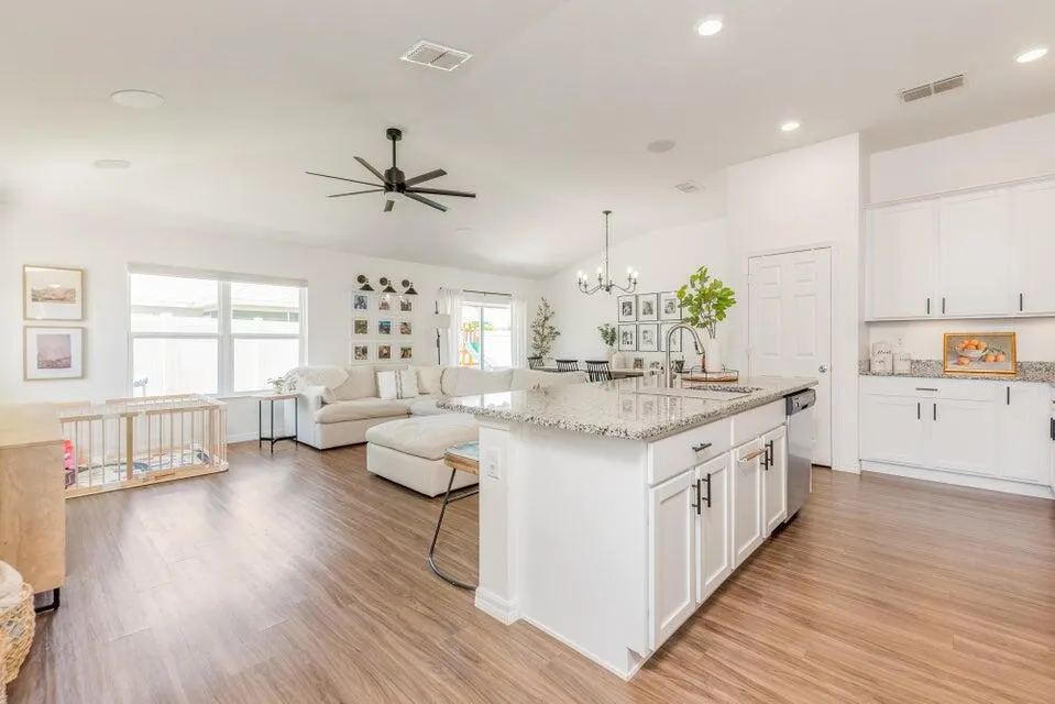 5940 NW Pine Trail Circle