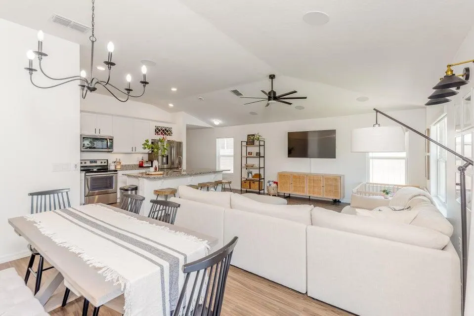 5940 NW Pine Trail Circle