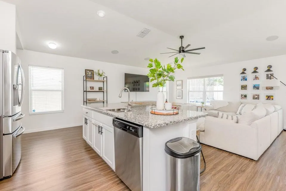 5940 NW Pine Trail Circle