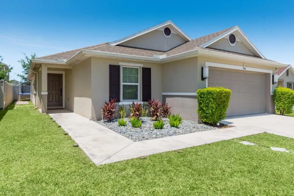 5940 NW Pine Trail Circle