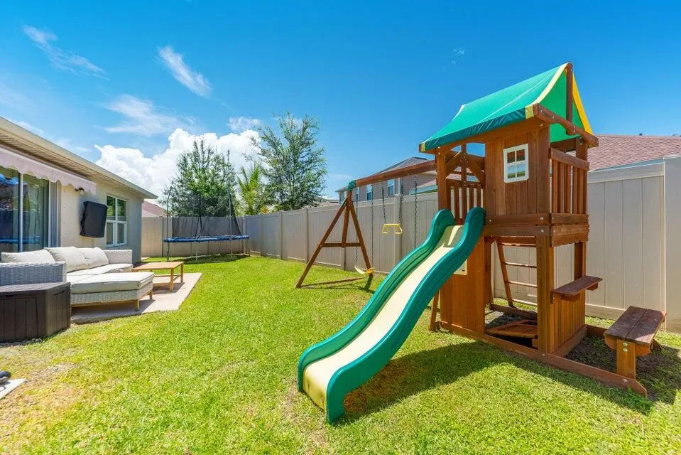 5940 NW Pine Trail Circle