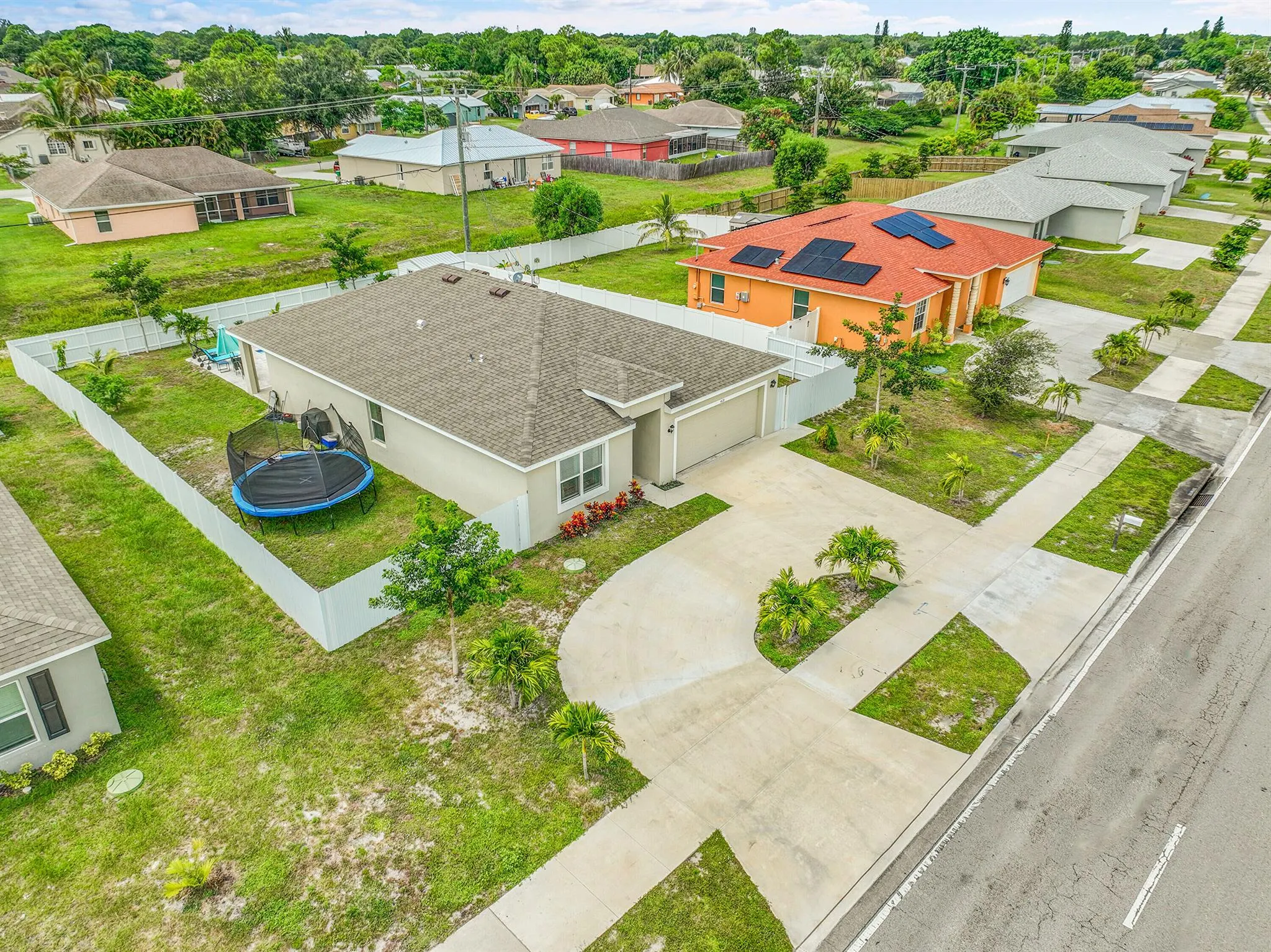 418 NW Airoso Boulevard