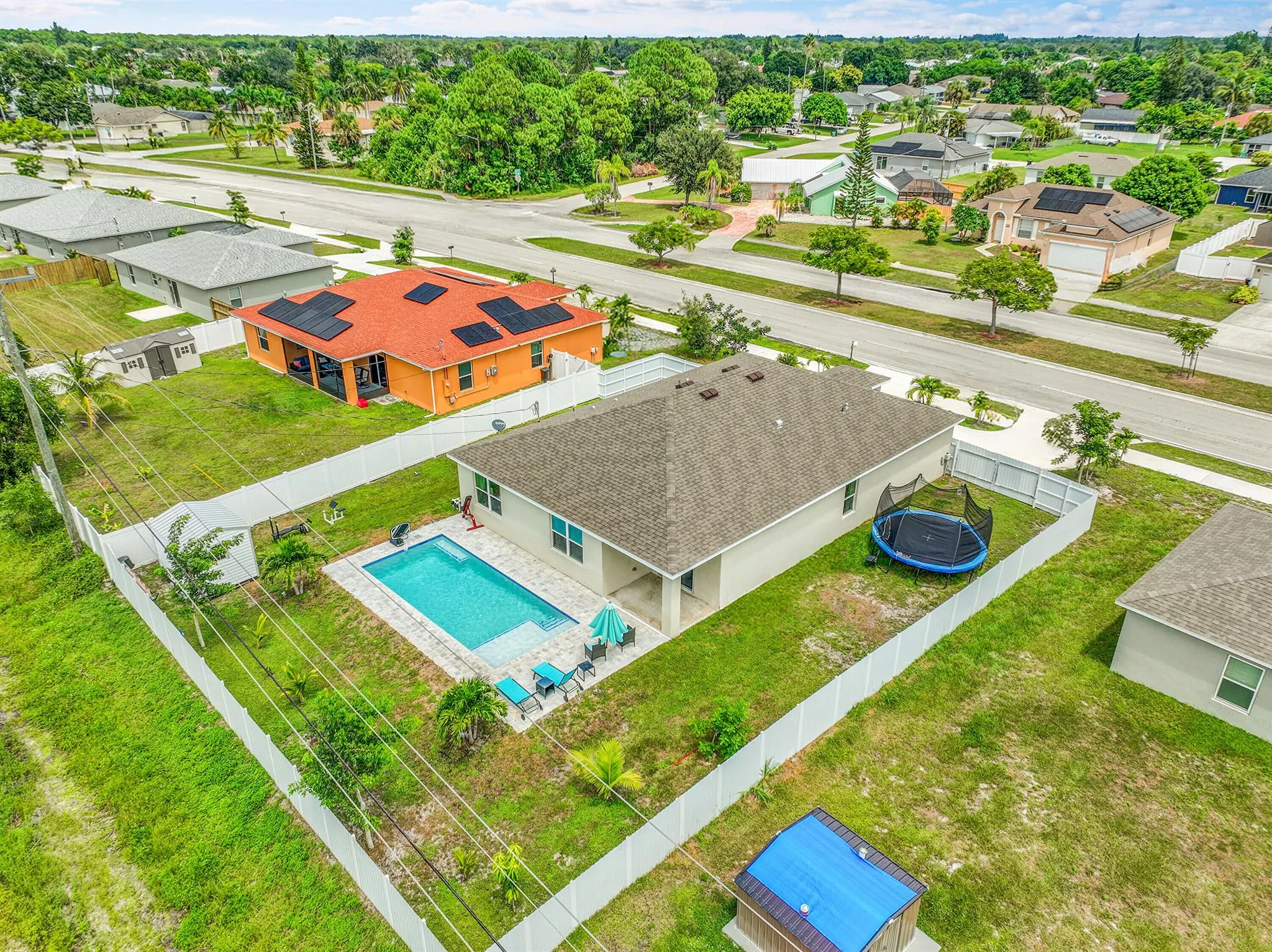 418 NW Airoso Boulevard