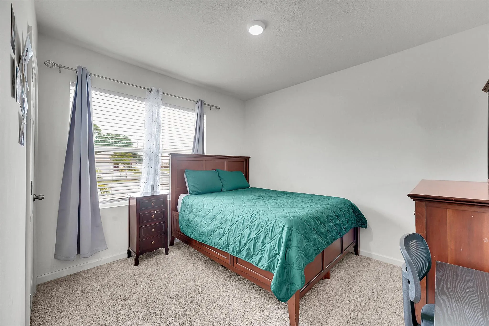 418 NW Airoso Boulevard