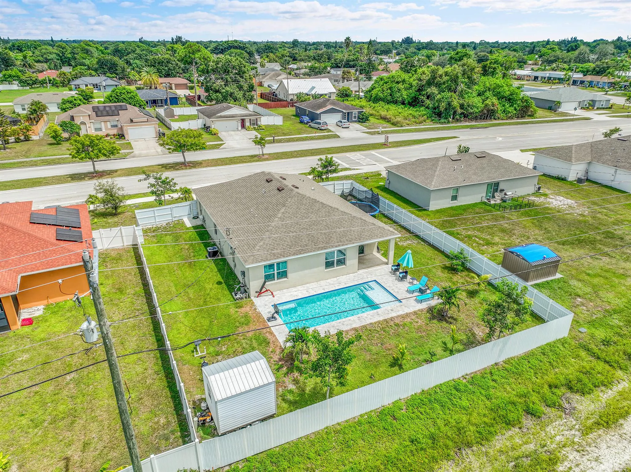 418 NW Airoso Boulevard
