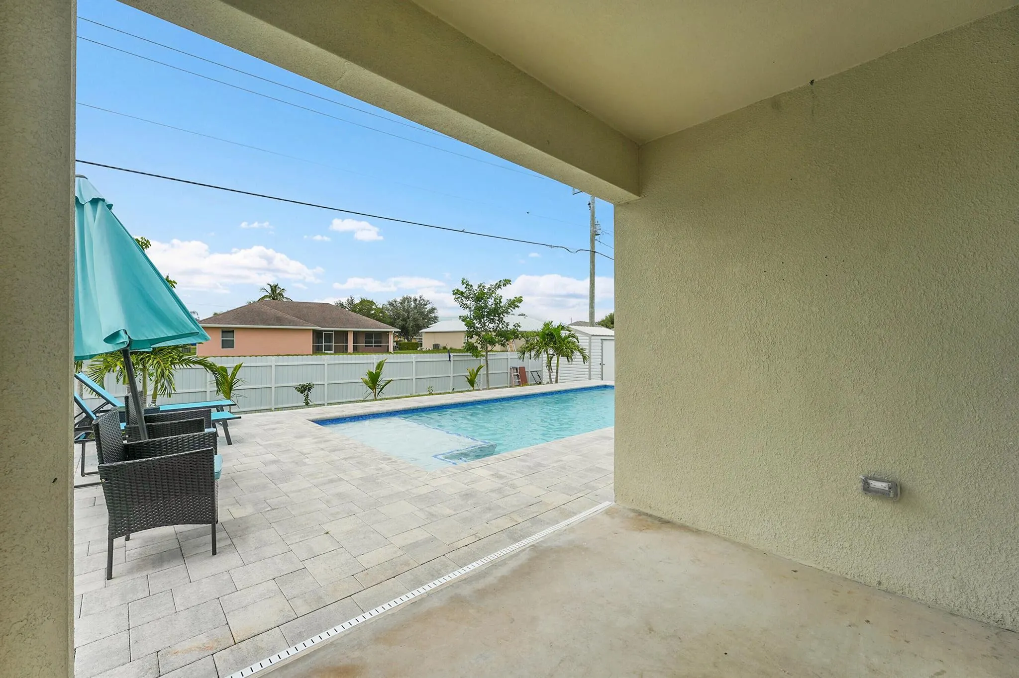 418 NW Airoso Boulevard