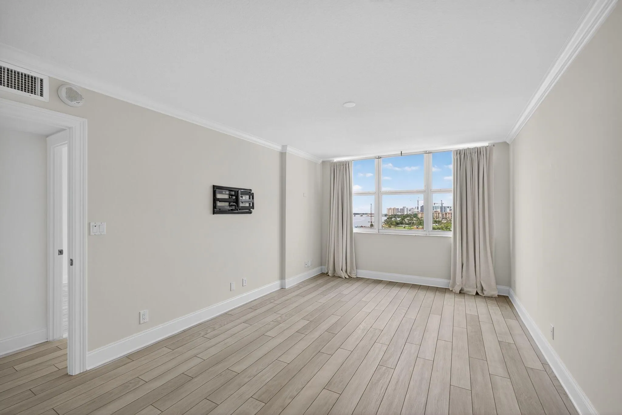 2600 N Flagler 907 Drive, #907