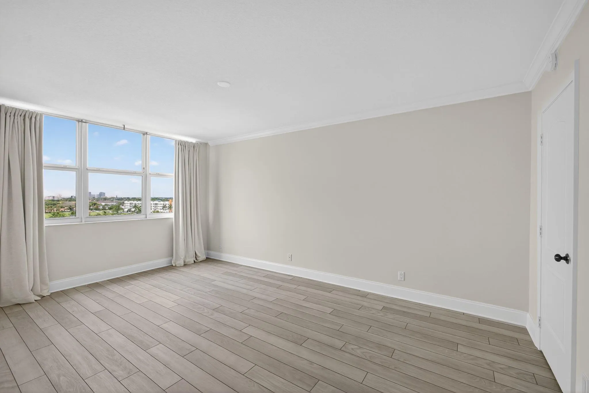 2600 N Flagler 907 Drive, #907