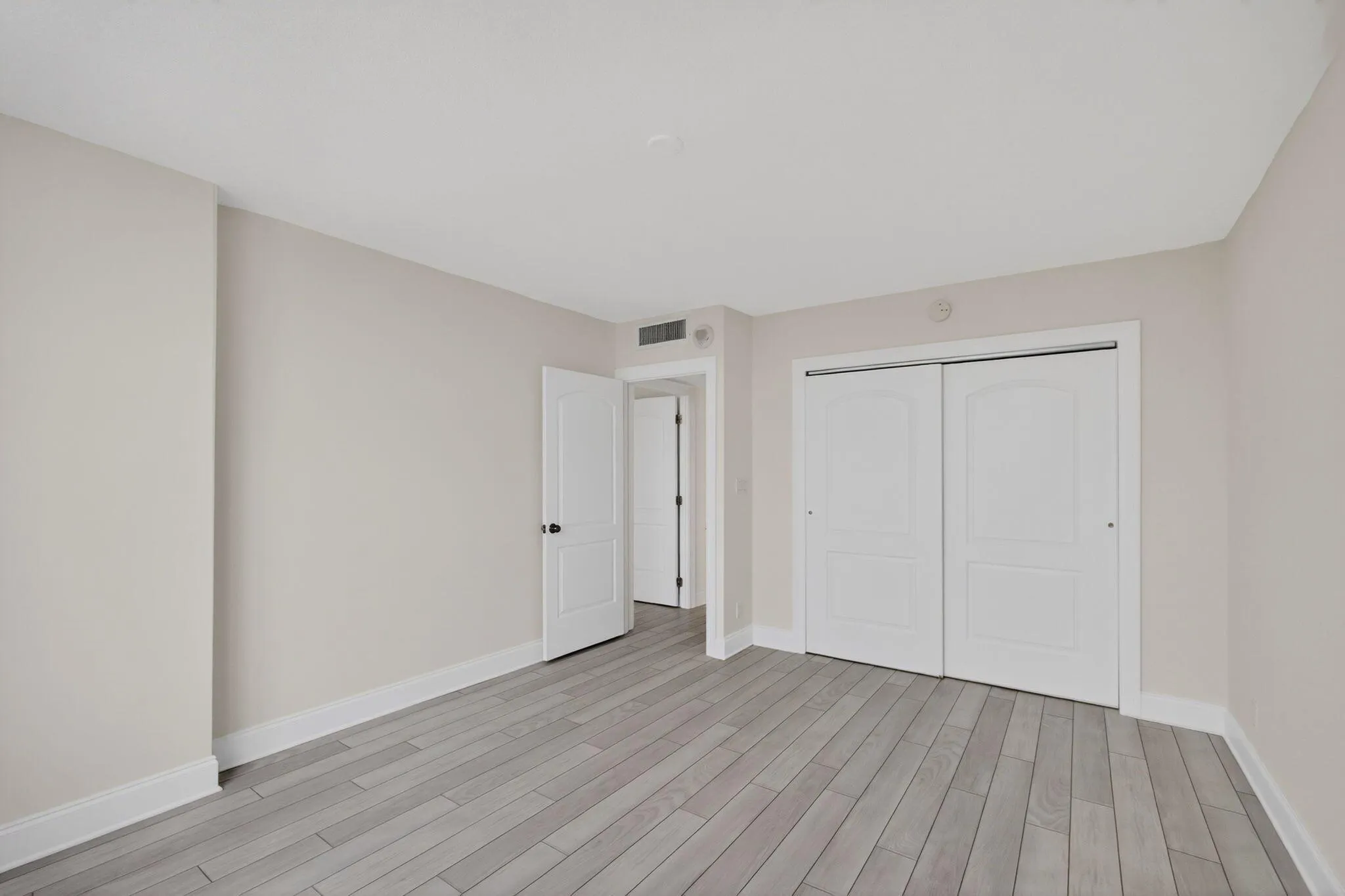 2600 N Flagler 907 Drive, #907