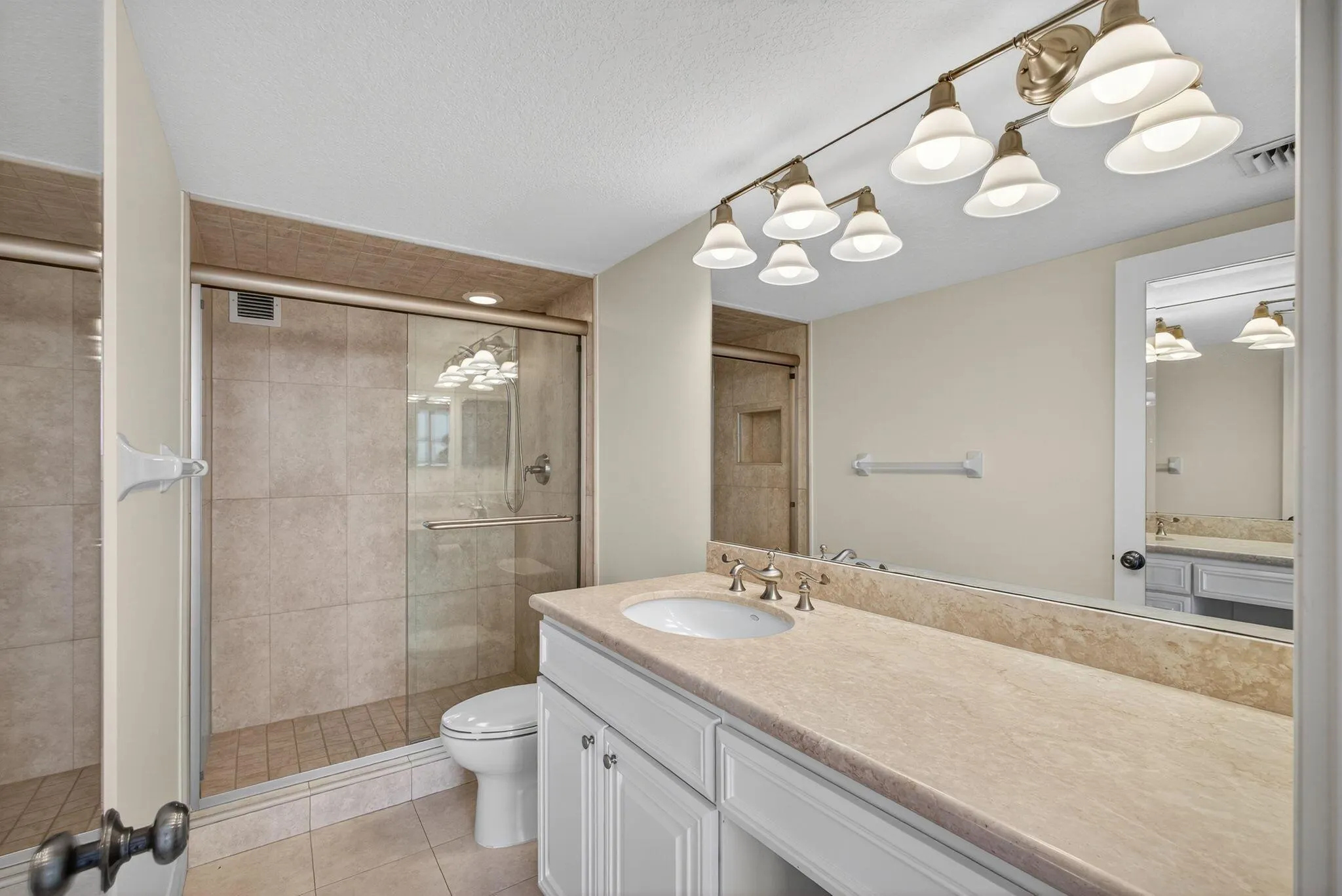 2600 N Flagler 907 Drive, #907