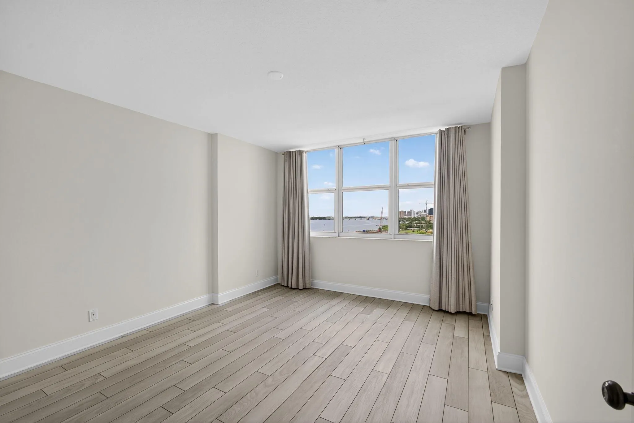 2600 N Flagler 907 Drive, #907