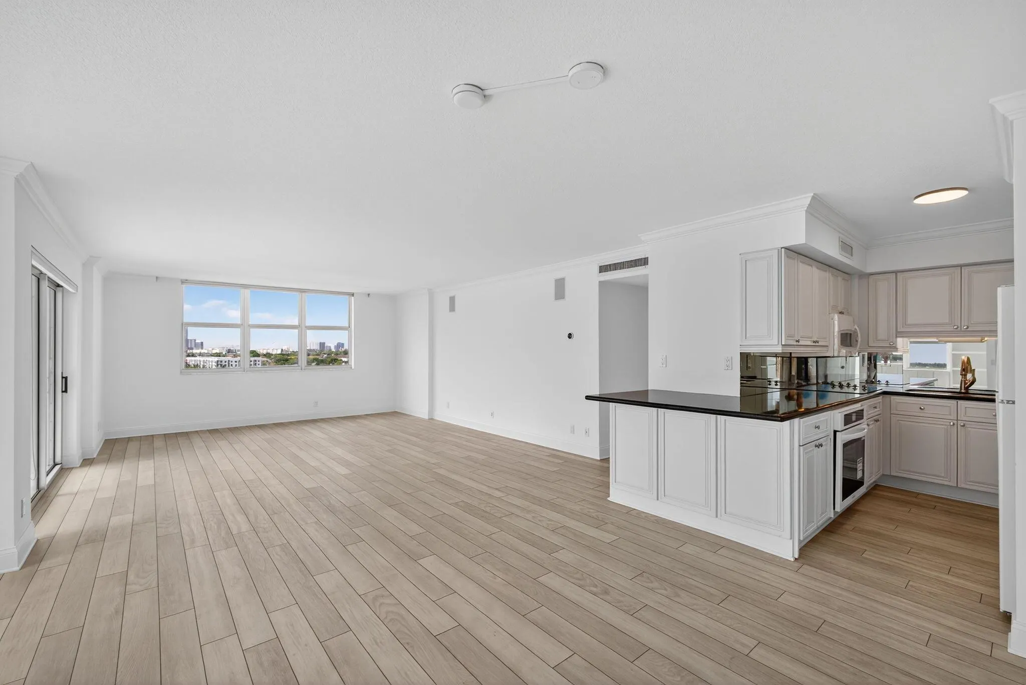 2600 N Flagler 907 Drive, #907