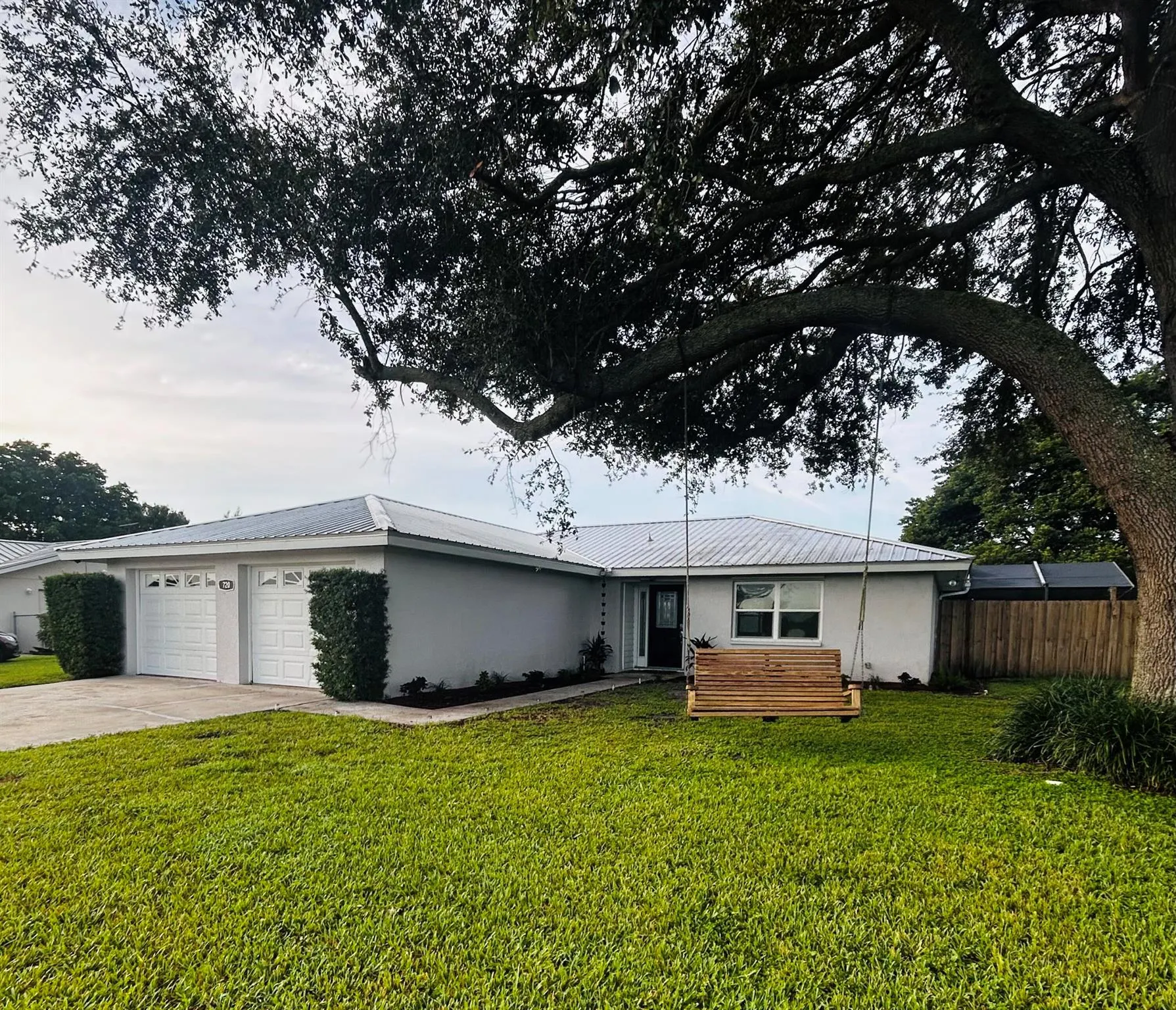 720 W Avenida Del Rio