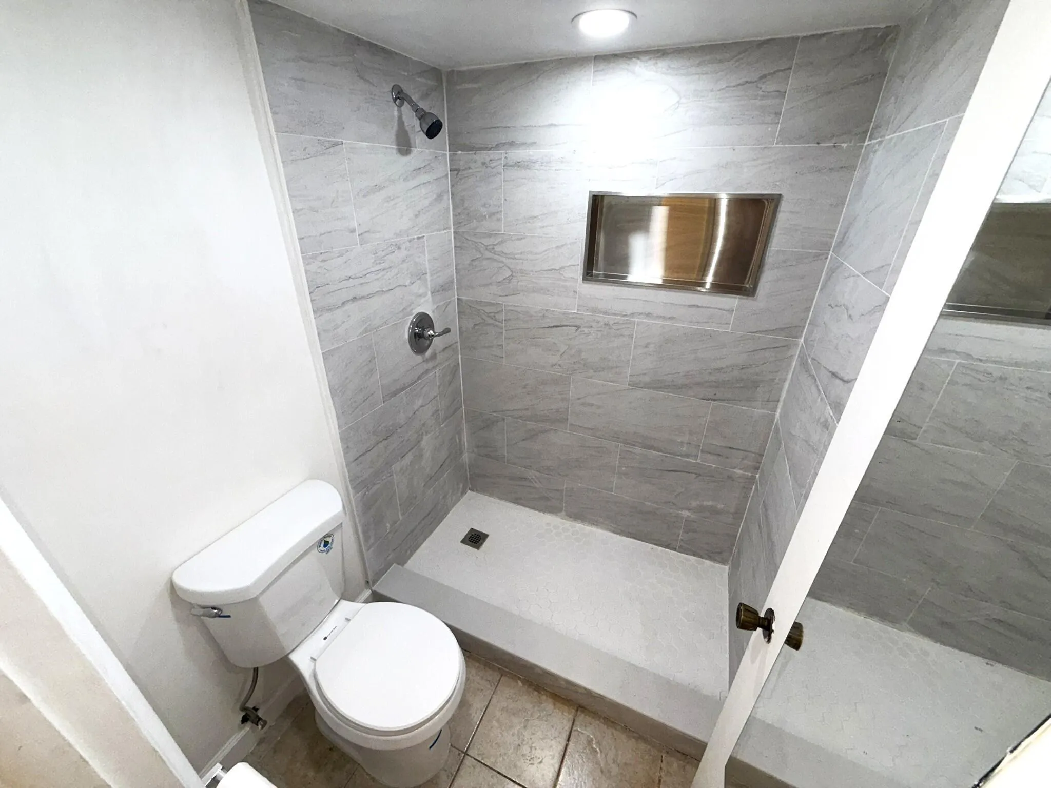 3670 Inverrary Drive, #3g