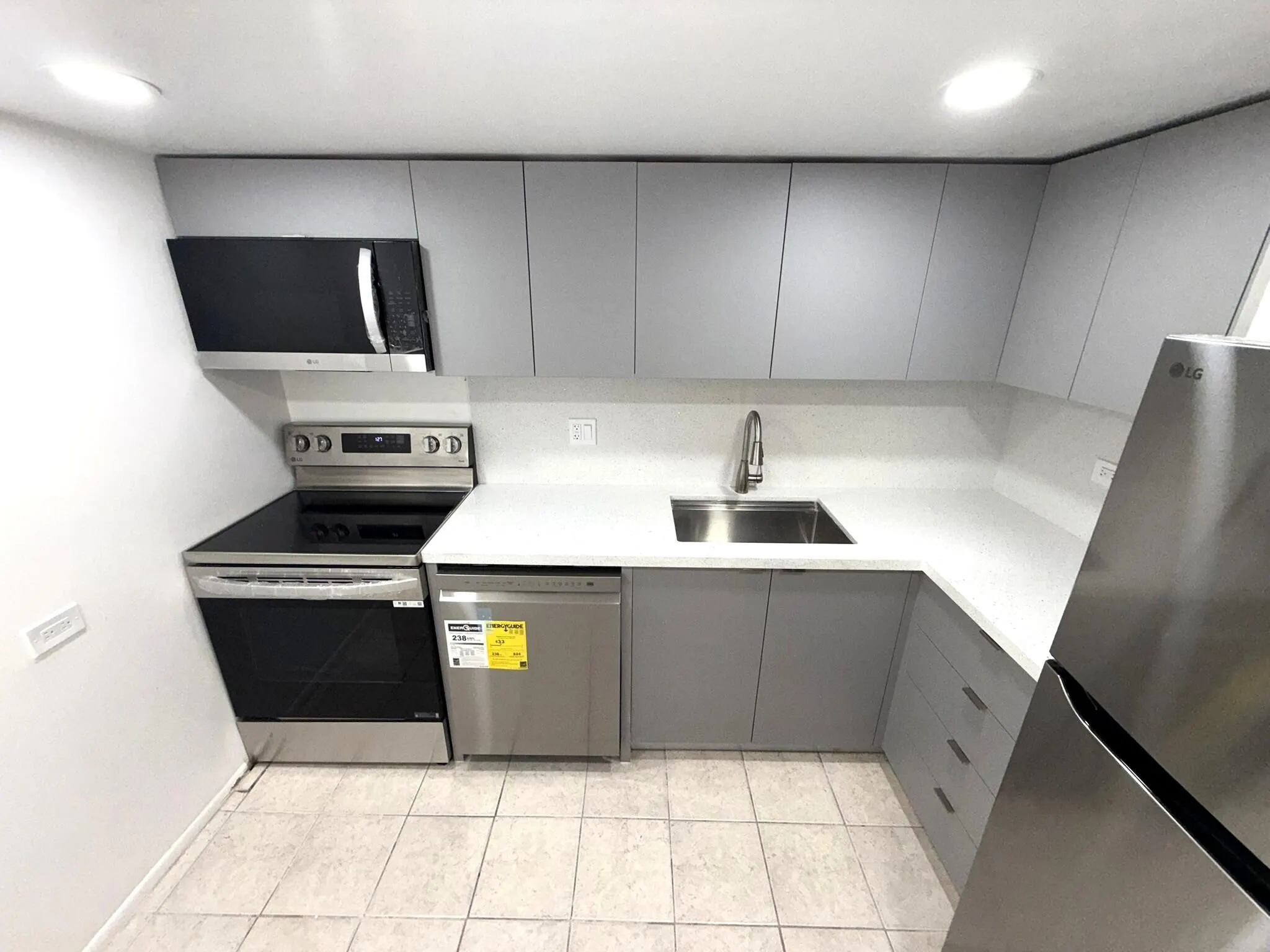3670 Inverrary Drive, #3g