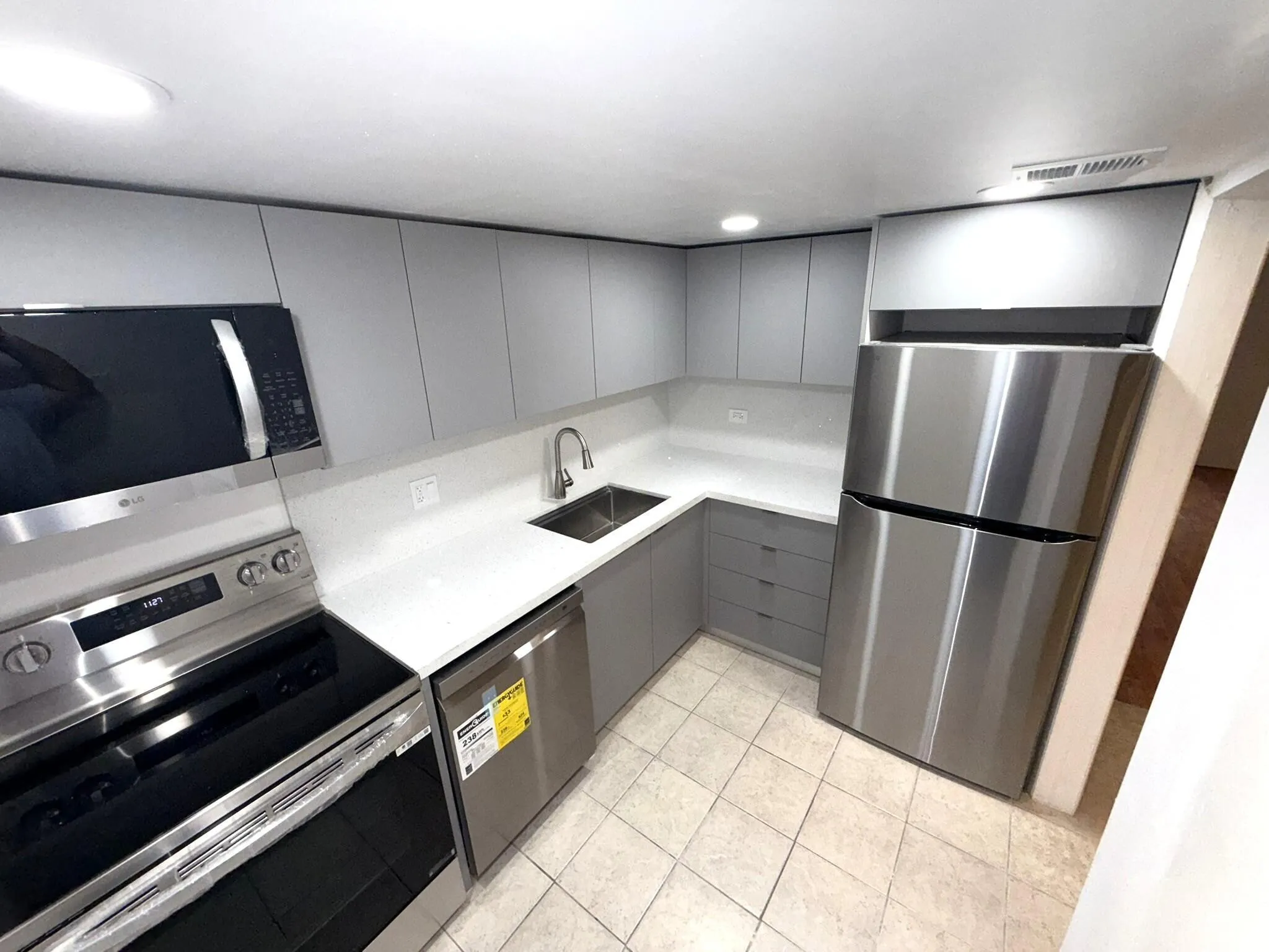 3670 Inverrary Drive, #3g