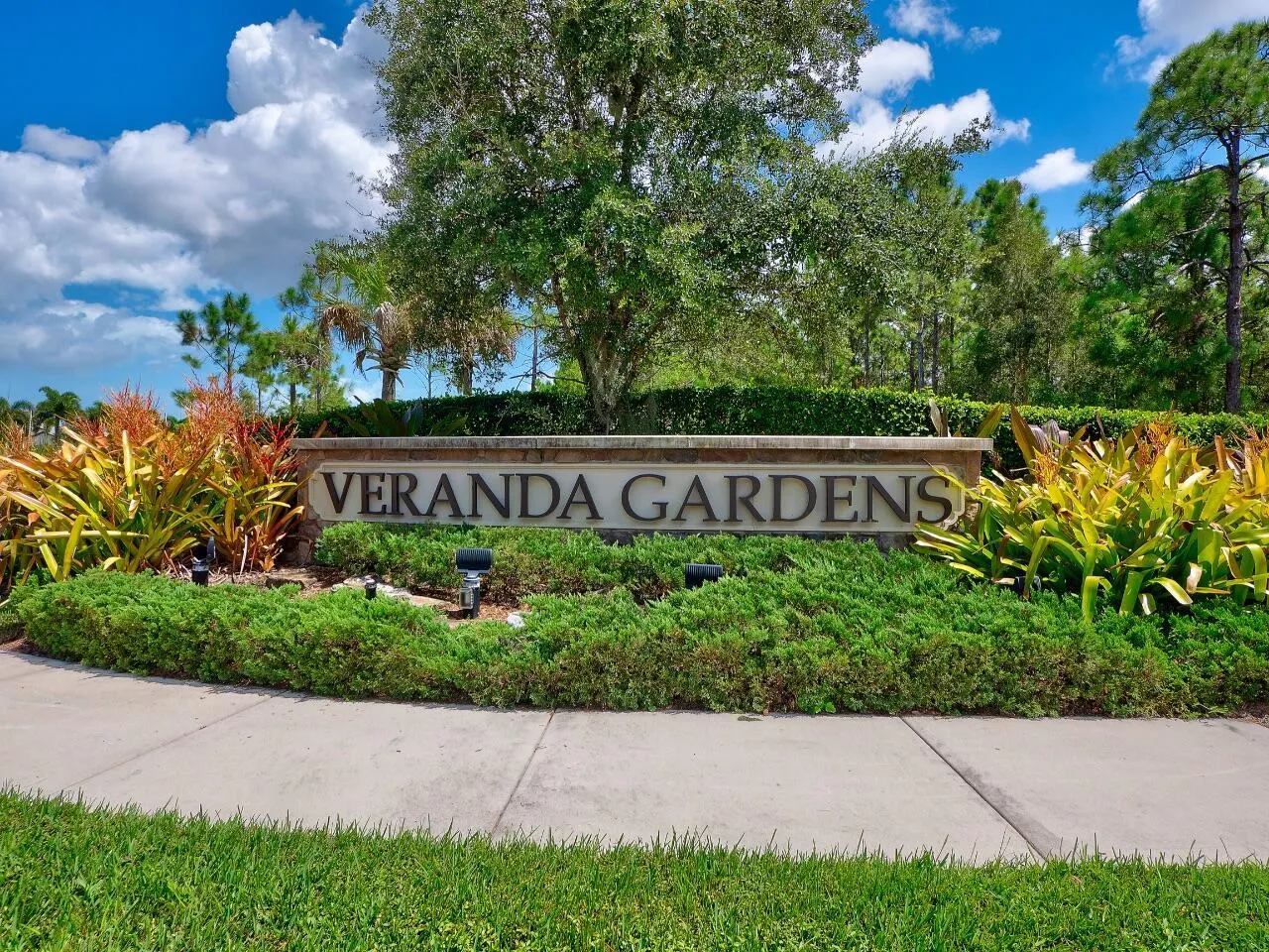 844 SE Villandry Way