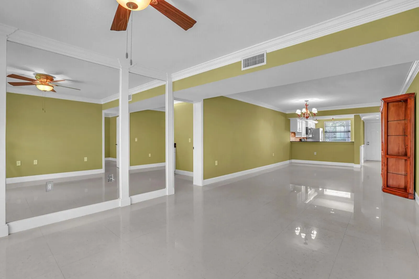 6073 Balboa Circle, #105