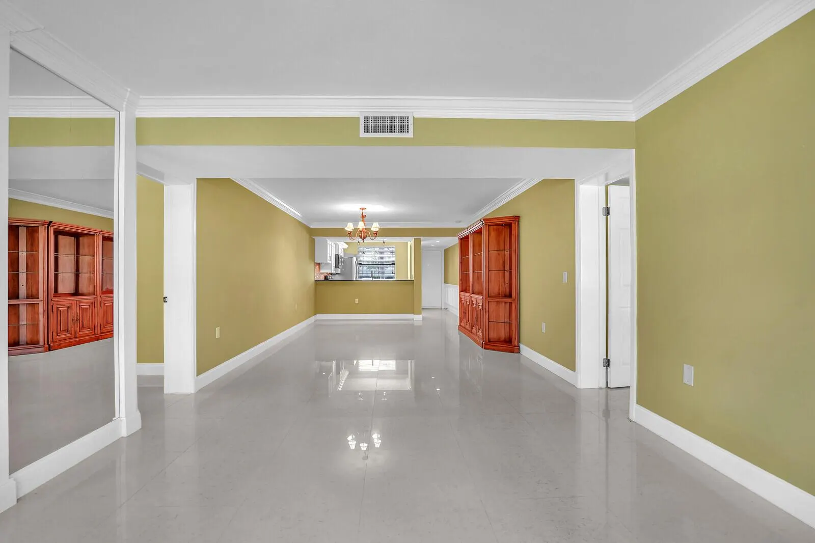 6073 Balboa Circle, #105