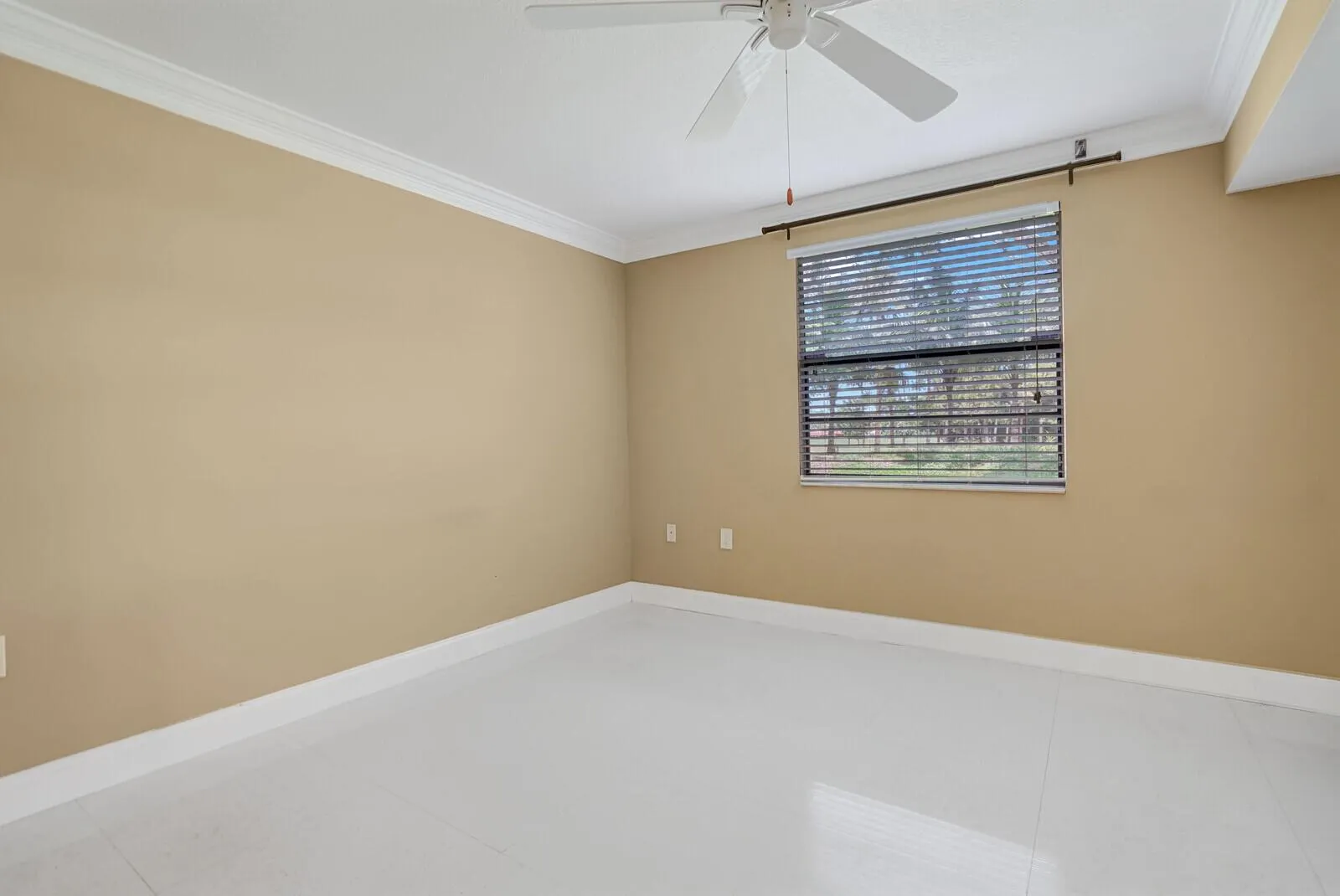6073 Balboa Circle, #105