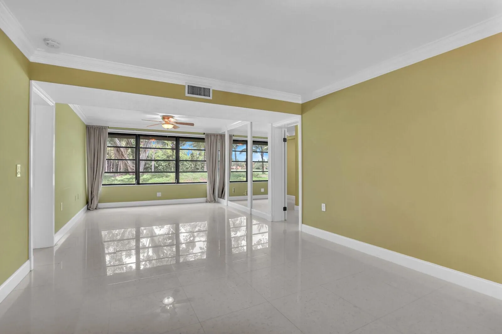 6073 Balboa Circle, #105
