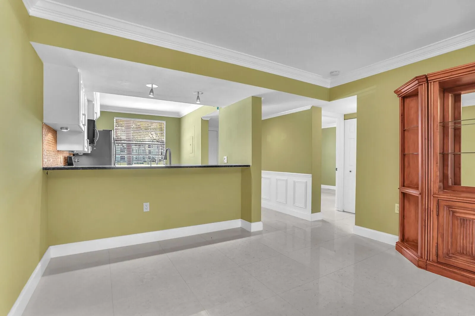 6073 Balboa Circle, #105
