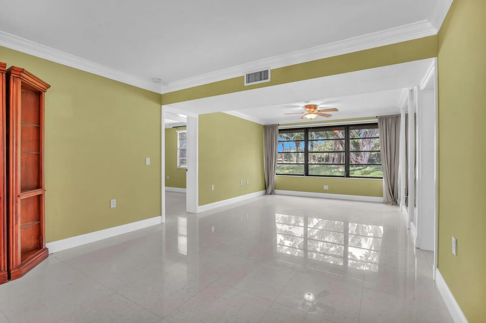 6073 Balboa Circle, #105