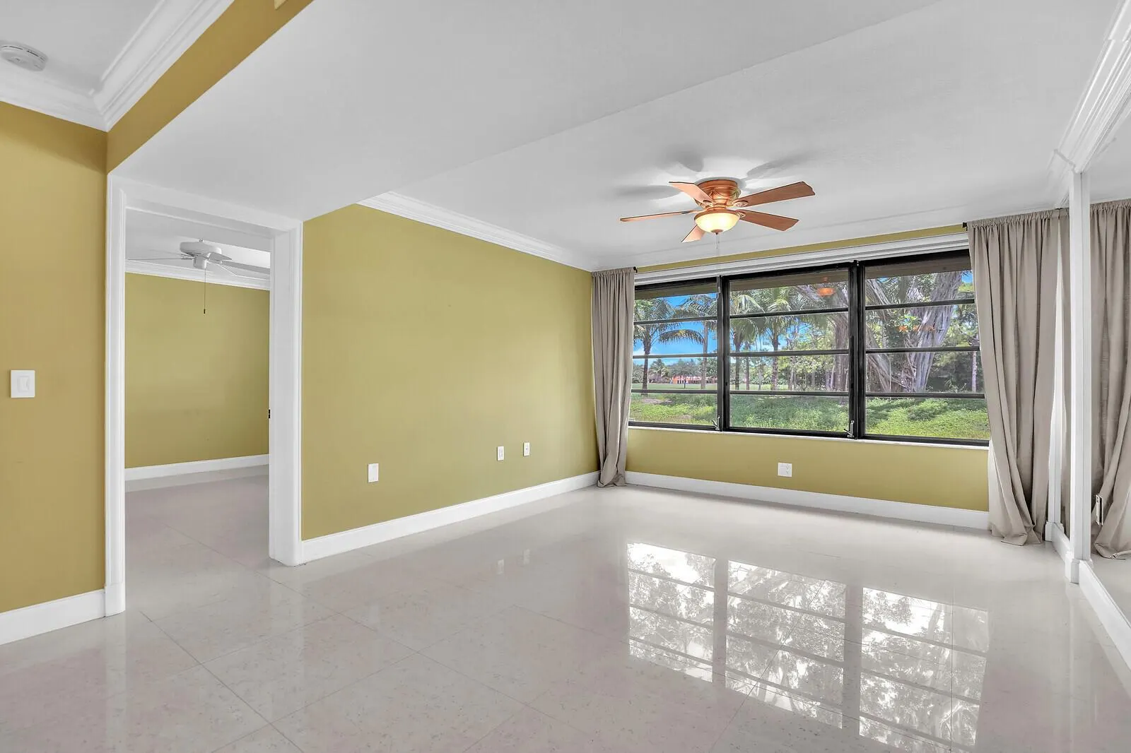 6073 Balboa Circle, #105