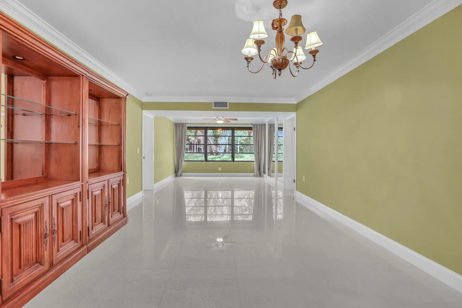 6073 Balboa Circle, #105