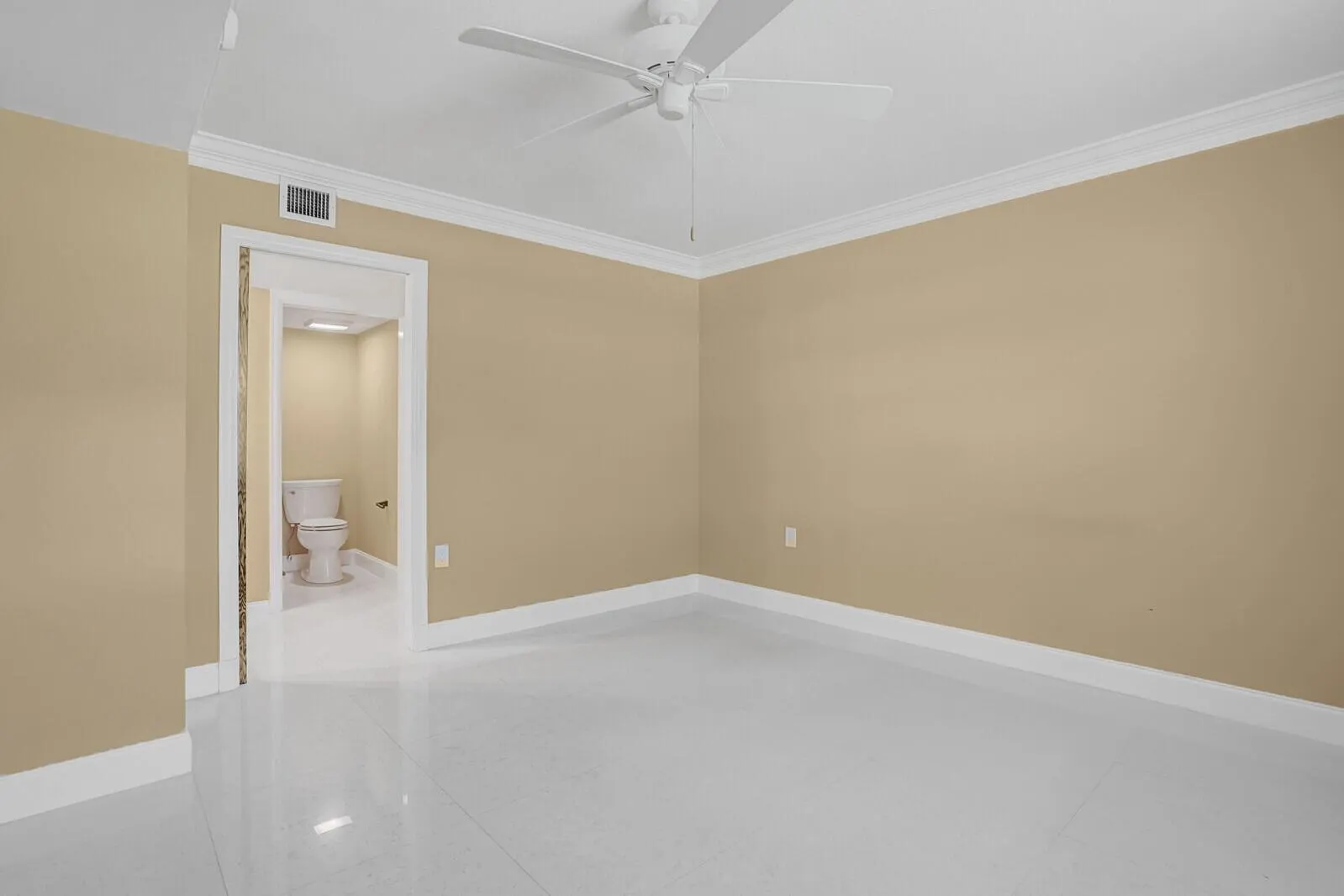 6073 Balboa Circle, #105