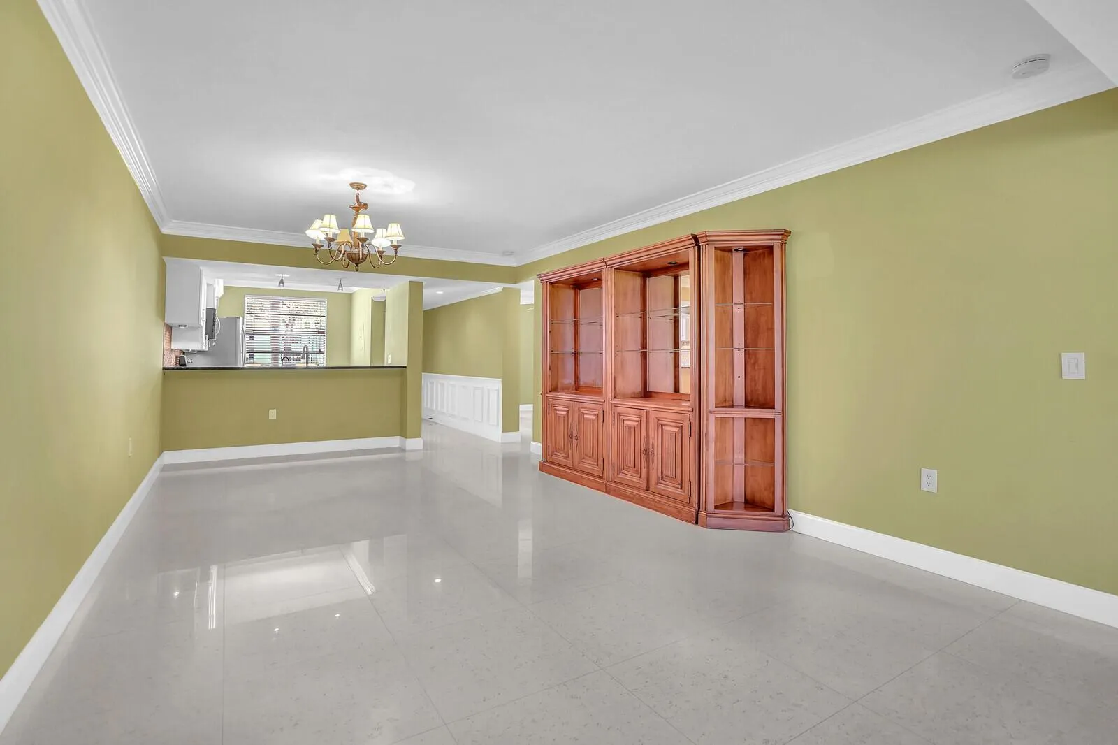 6073 Balboa Circle, #105