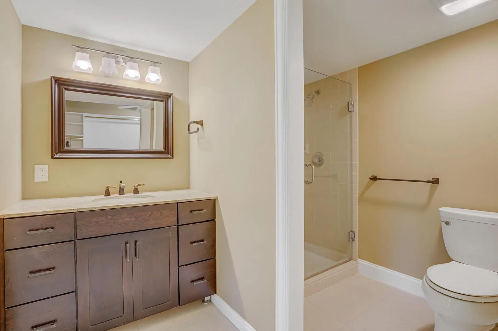 6073 Balboa Circle, #105