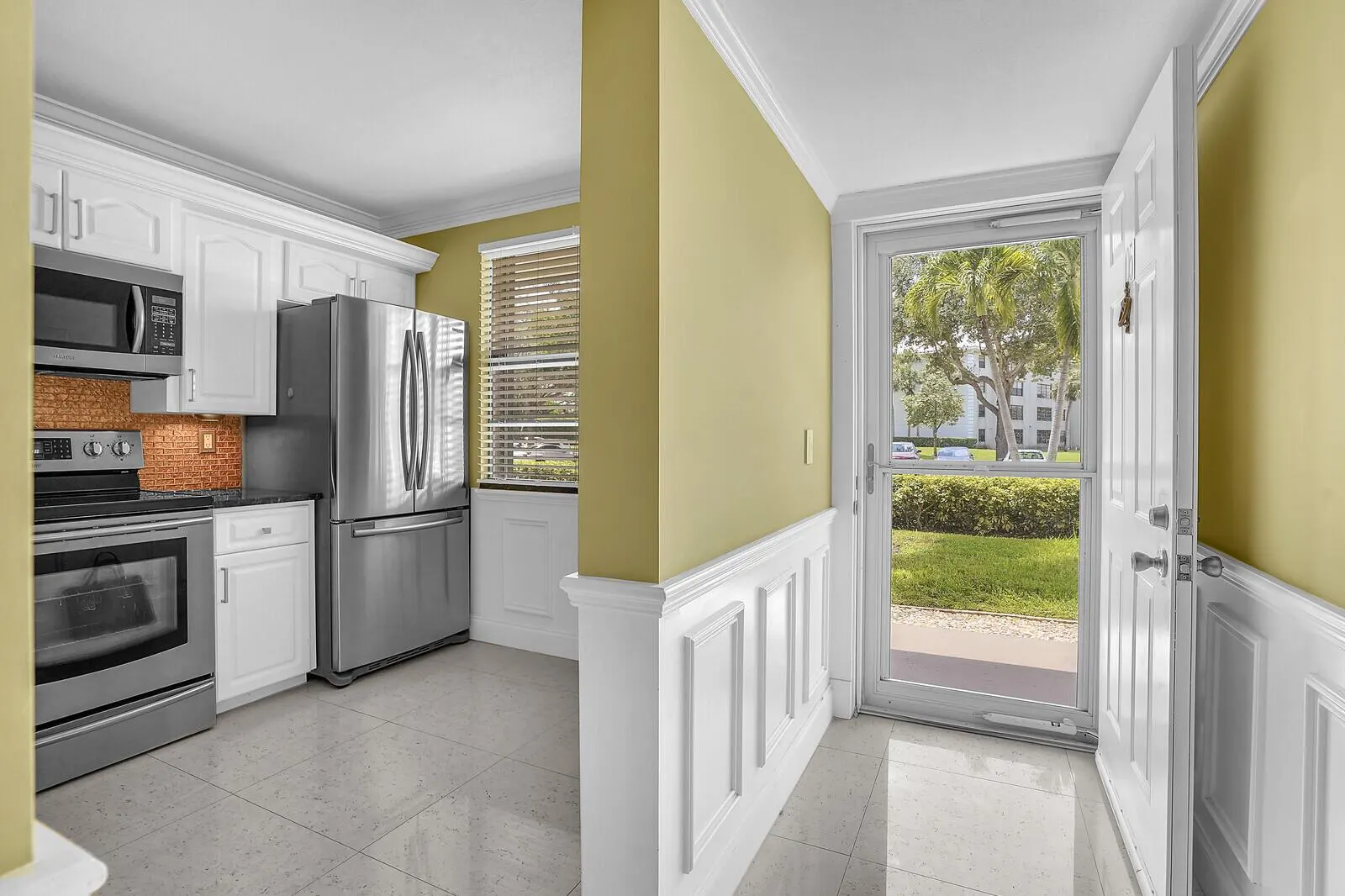 6073 Balboa Circle, #105