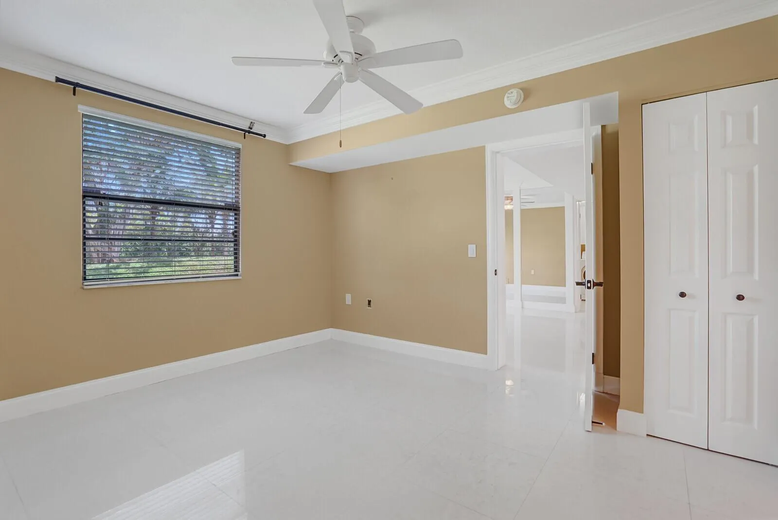 6073 Balboa Circle, #105