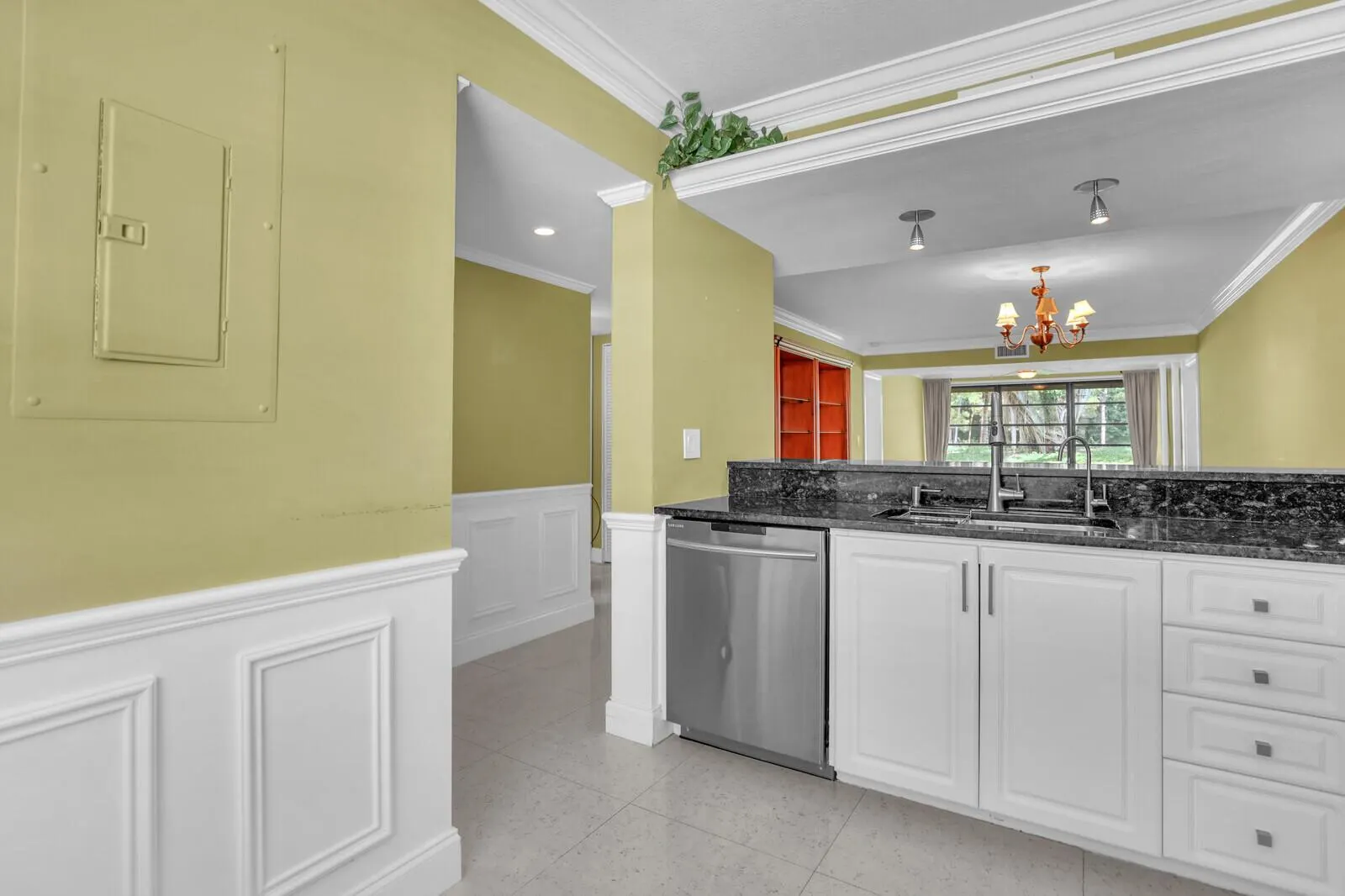 6073 Balboa Circle, #105