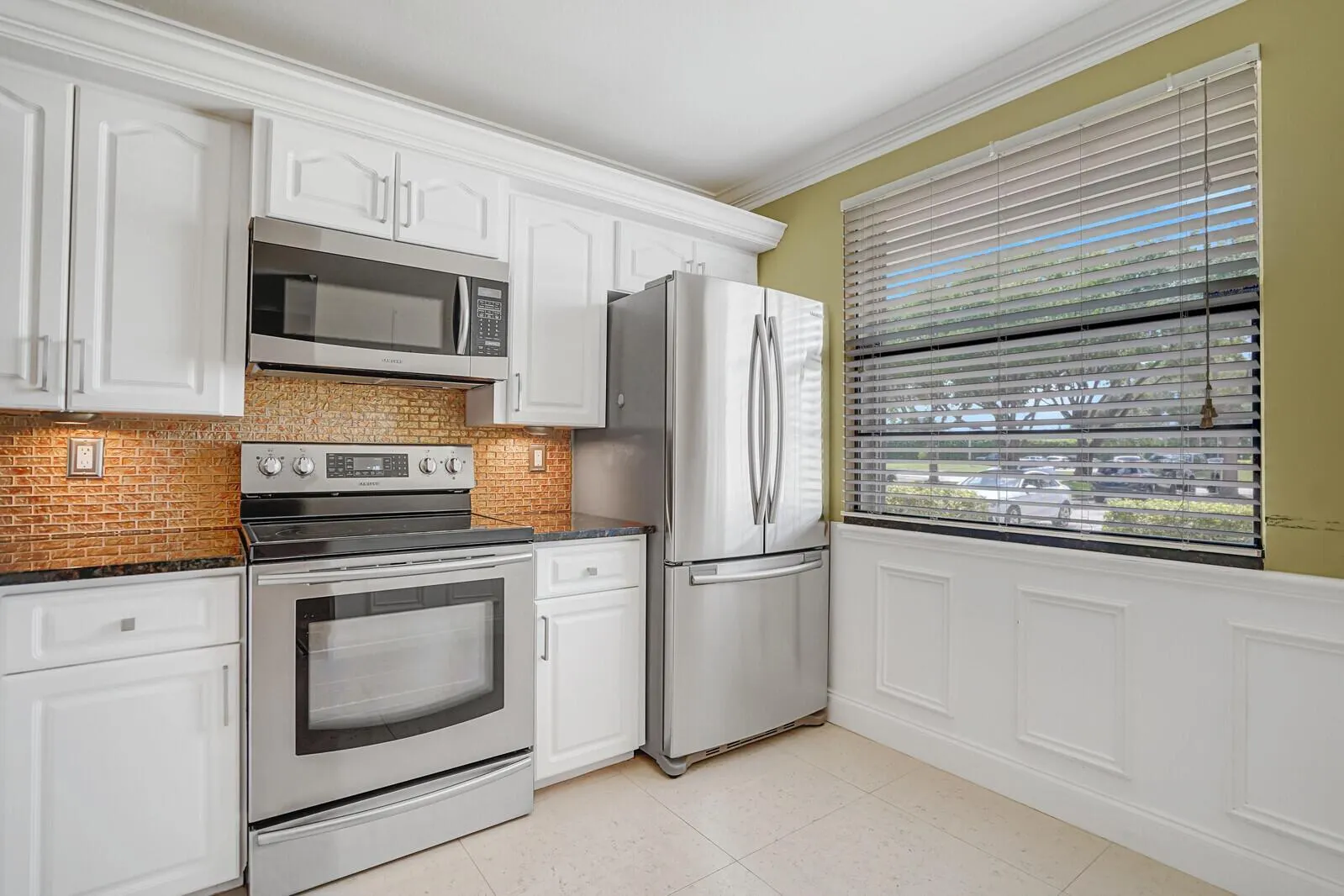 6073 Balboa Circle, #105