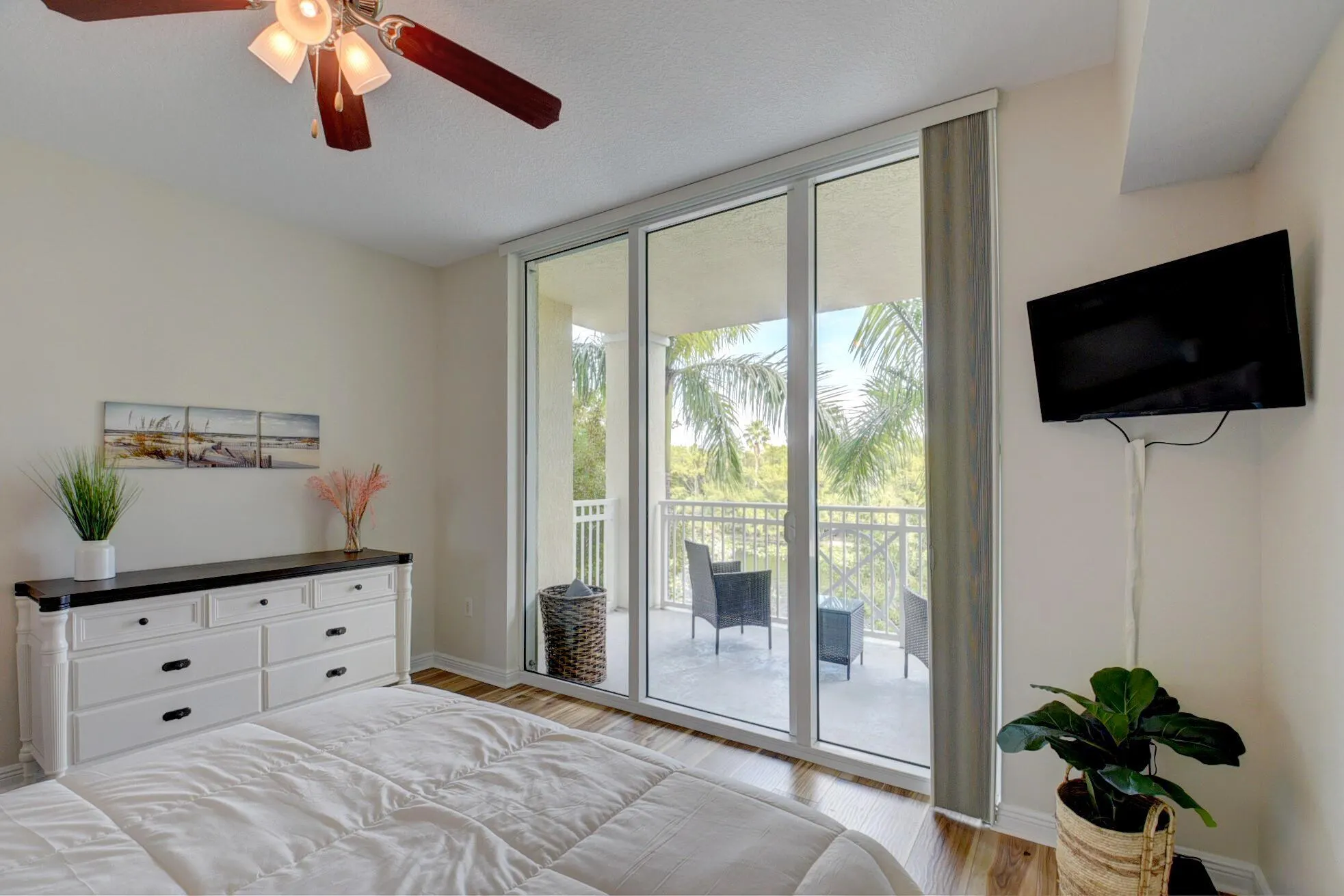 350 N Federal Highway, #103