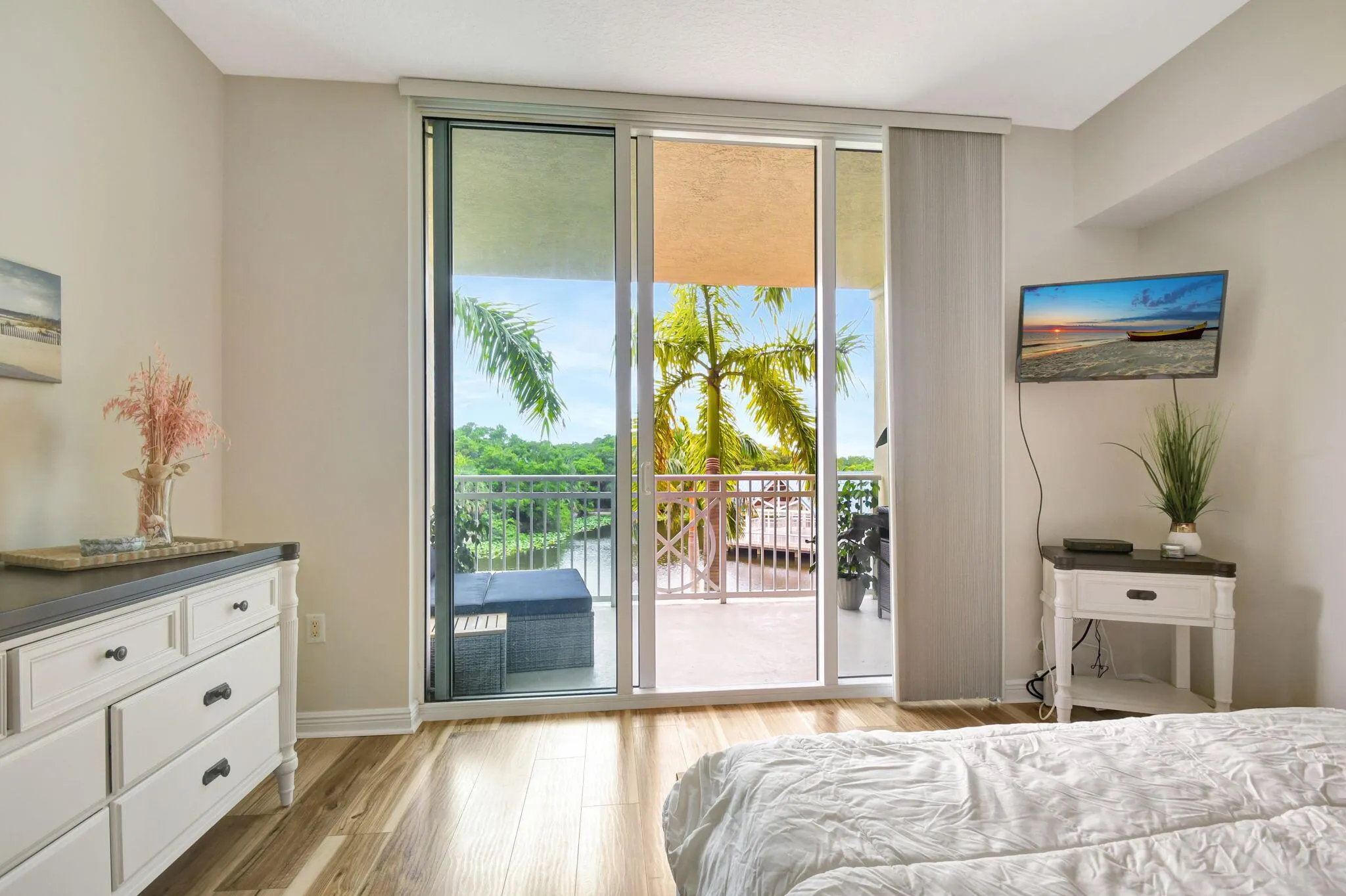 350 N Federal Highway, #103