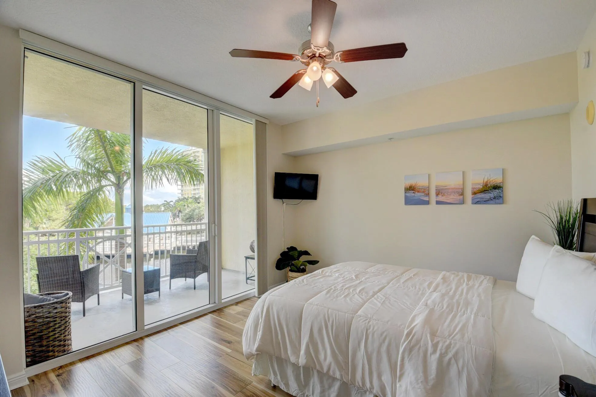 350 N Federal Highway, #103